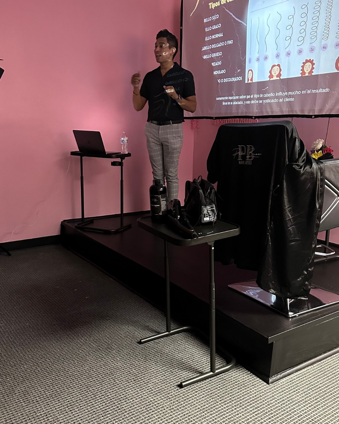 Pedro durante una explicación técnica
